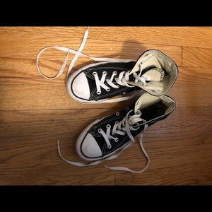 Women’s high top black converse